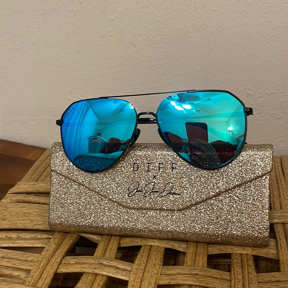 Jessie James Decker x DIFF Sunglasses